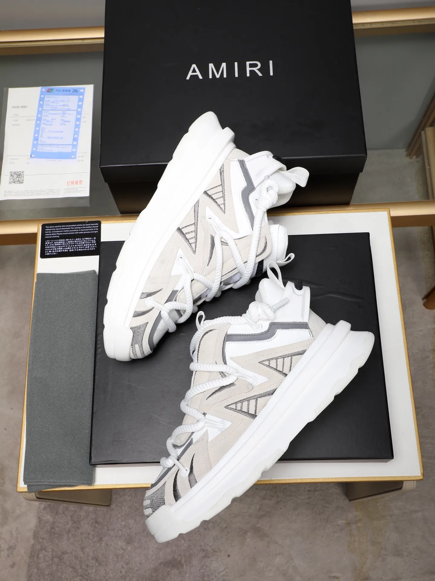 Men's men's shoes💰600 [AMIRI～AMIRI] 2025 spring and summer series new casual shoes🆕The large tongue on the upper and the cross shoe string design are very special! Made of cowhide➕multiple materials spliced➕in breathable mesh, thickened and oversized foam-resistant outsole, it will look good on whoever wears it! The appearance is responsible, the feet are retro and handsome! Size:39-44 (38, 45, 46 customized)